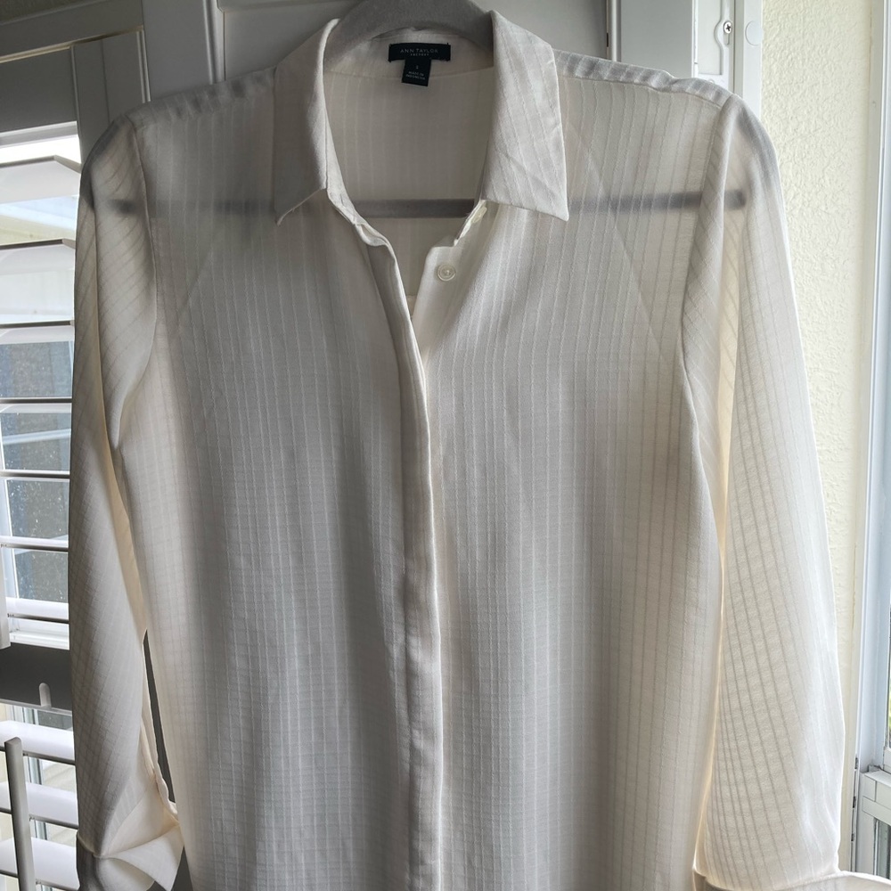 EUC Ann Taylor Textured Button Down Blouse French Cuff Semi Sheer Cream Small